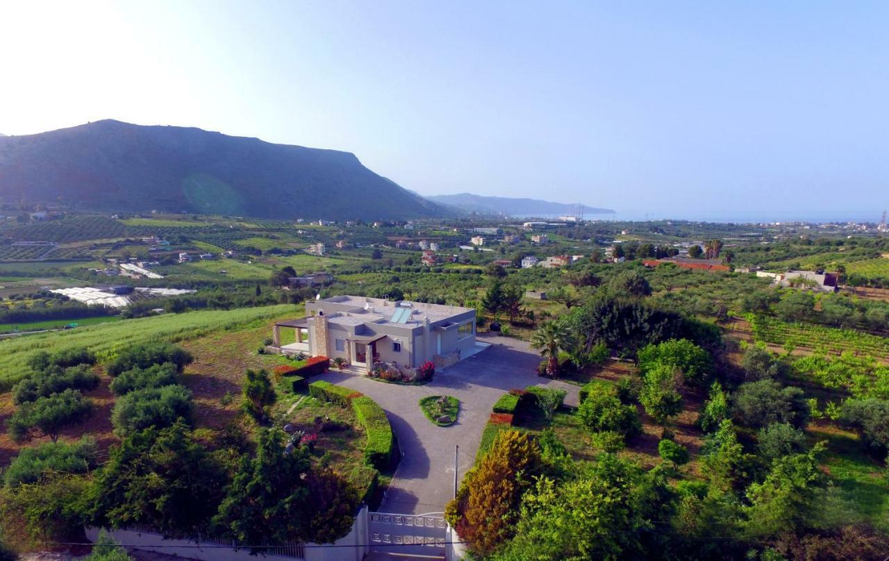 Relaxing With Garden And Mountain View In Heraklion Villa *